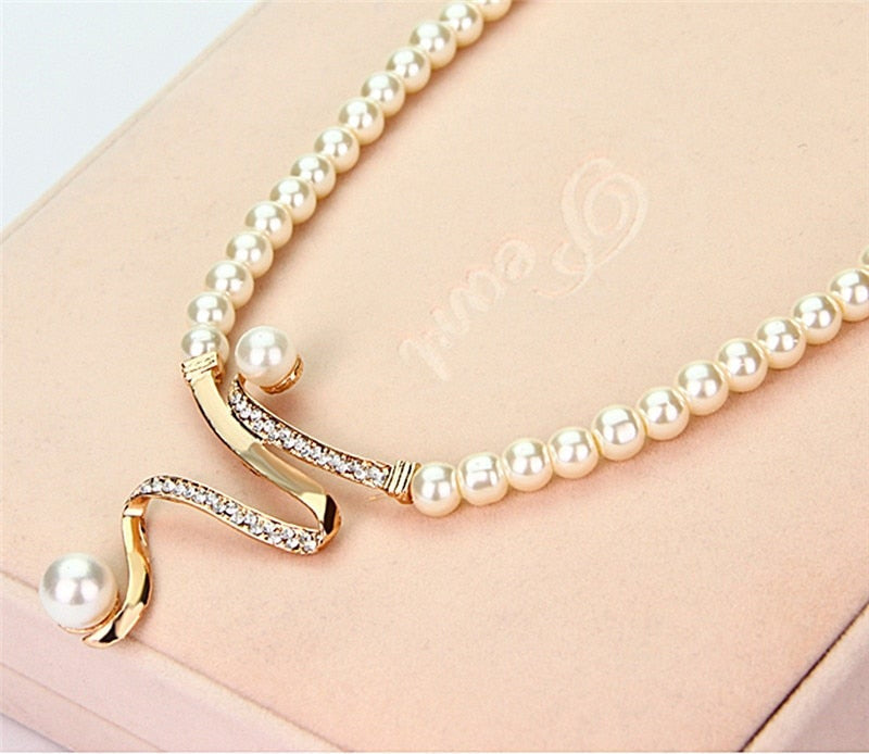 Parure Collier et Boucles d'oreilles en Perle Naturelle
