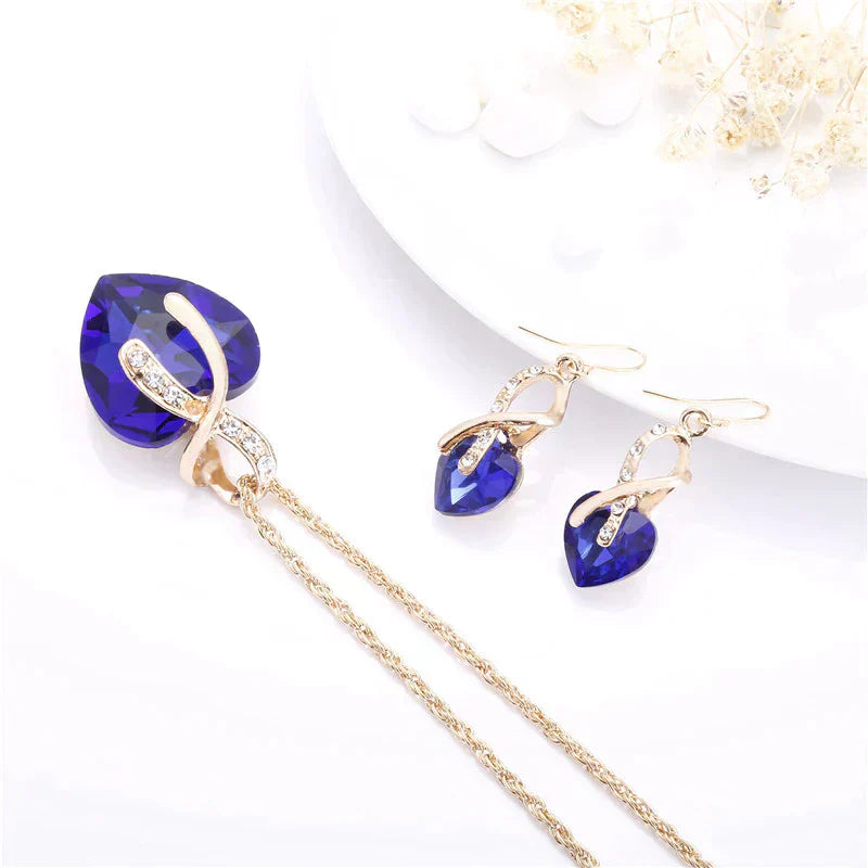 Collier Choker Velours Noir avec Pendentif en Or