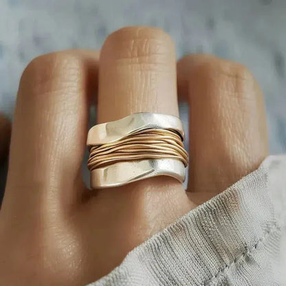 Bague en argent avec fils dorés