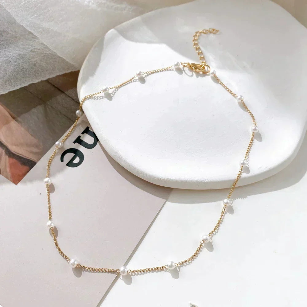 Petit Collier en Perle Doree