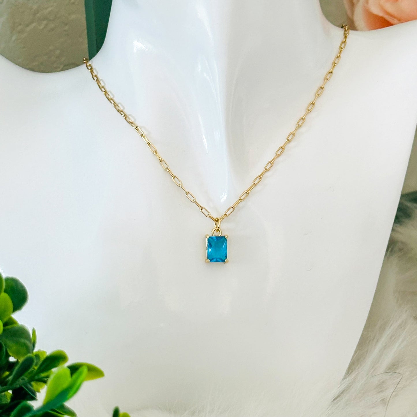Collier Pendentif Paon Colore en Or