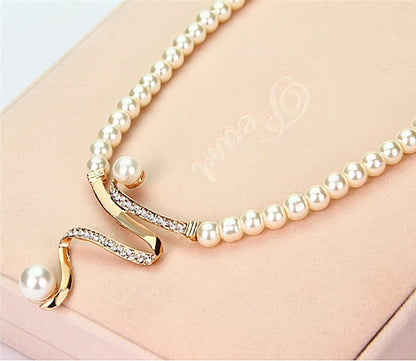 Parure Collier et Boucles d'oreilles en Perle Naturelle