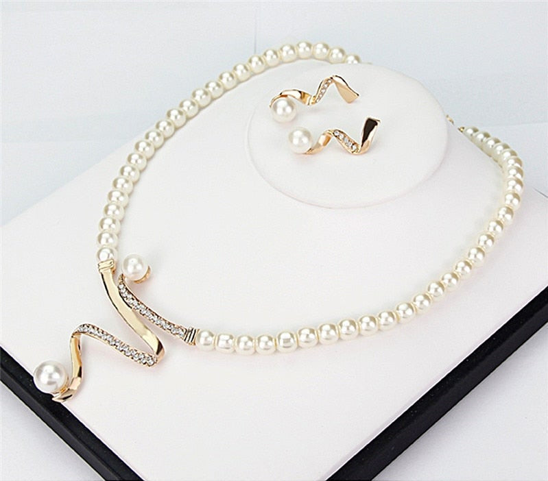 Parure Collier et Boucles d'oreilles en Perle Naturelle