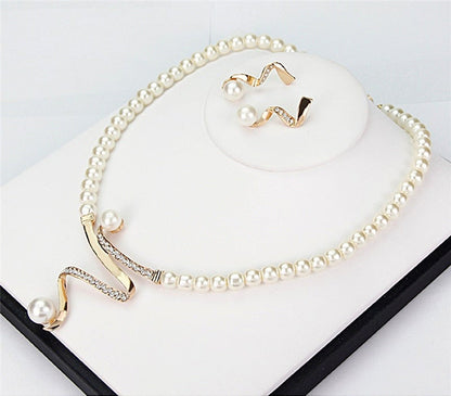 Parure Bijoux en Perle (Collier et Boucles d'oreilles)
