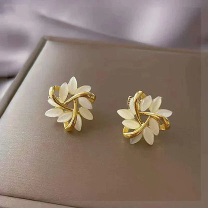 Boucles d’Oreilles Raffinées en Or et Argent Style Clous