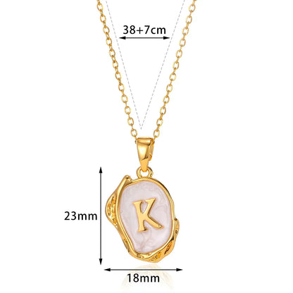 Collier océan plaqué or 18 carats avec initiales au fond de la mer