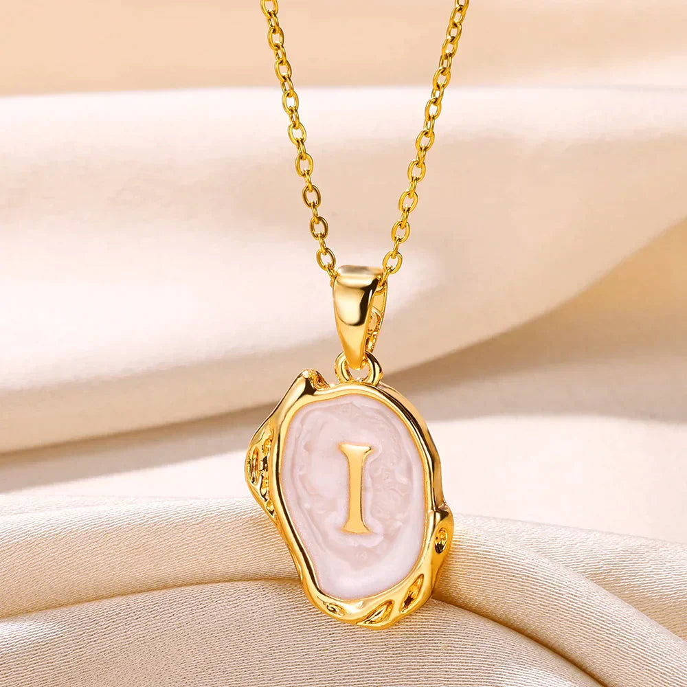 Collier océan plaqué or 18 carats avec initiales au fond de la mer