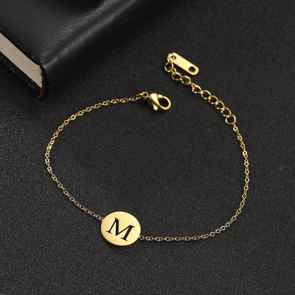 Amara™ | Bracelet initiales en acier inoxydable