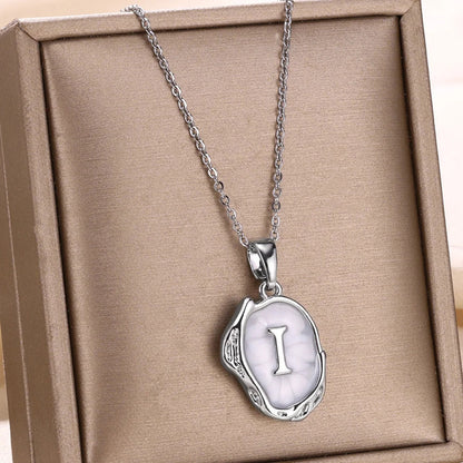 Collier océan plaqué or 18 carats avec initiales au fond de la mer
