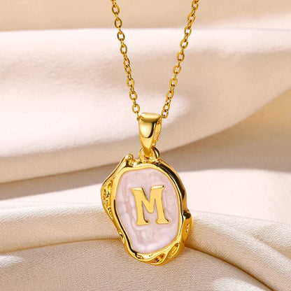 Collier océan plaqué or 18 carats avec initiales au fond de la mer