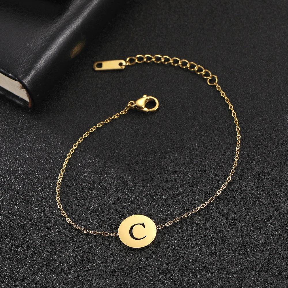 Amara™ | Bracelet initiales en acier inoxydable