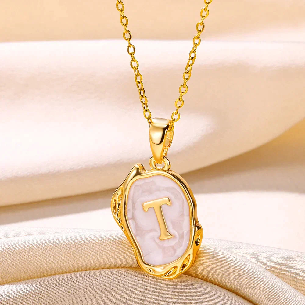 Collier océan plaqué or 18 carats avec initiales au fond de la mer