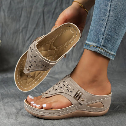 Élodie™ – Sandales Tong à Semelle Compensée