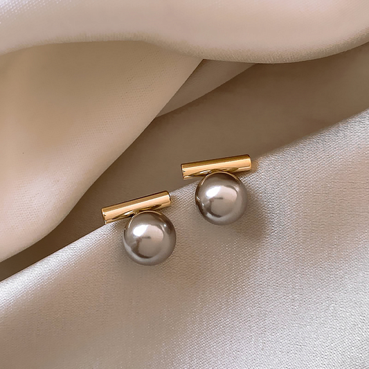 Boucles d’Oreilles en Or Ornées de Perles Noires